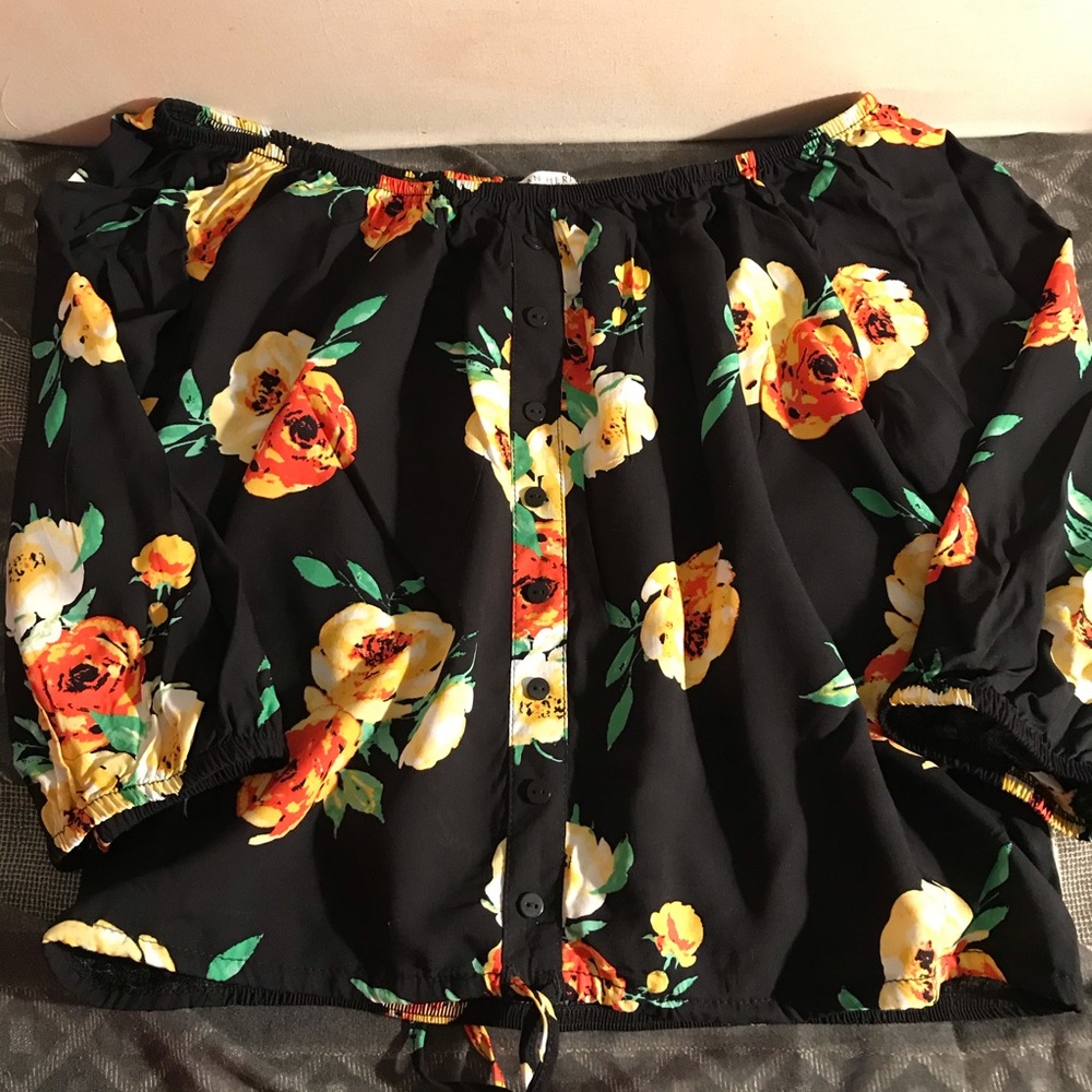 Beautiful black blouse🌺